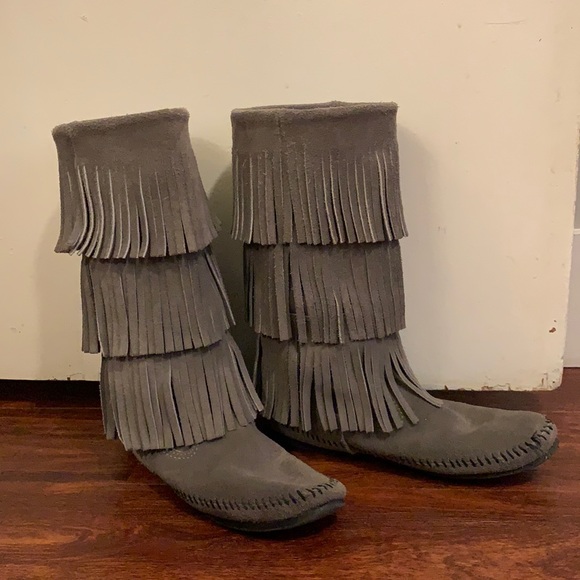 Minnetonka 3 layer fringe boots - Picture 1 of 4